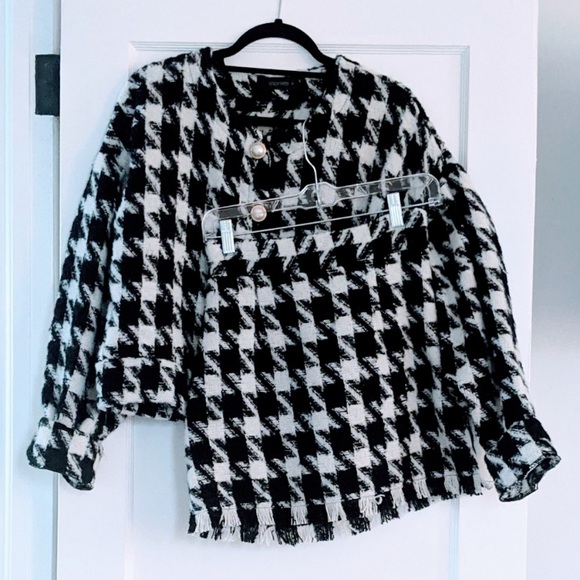 Storets Lori Houndstooth Jack & Skirt Set in Black - Picture 9 of 16